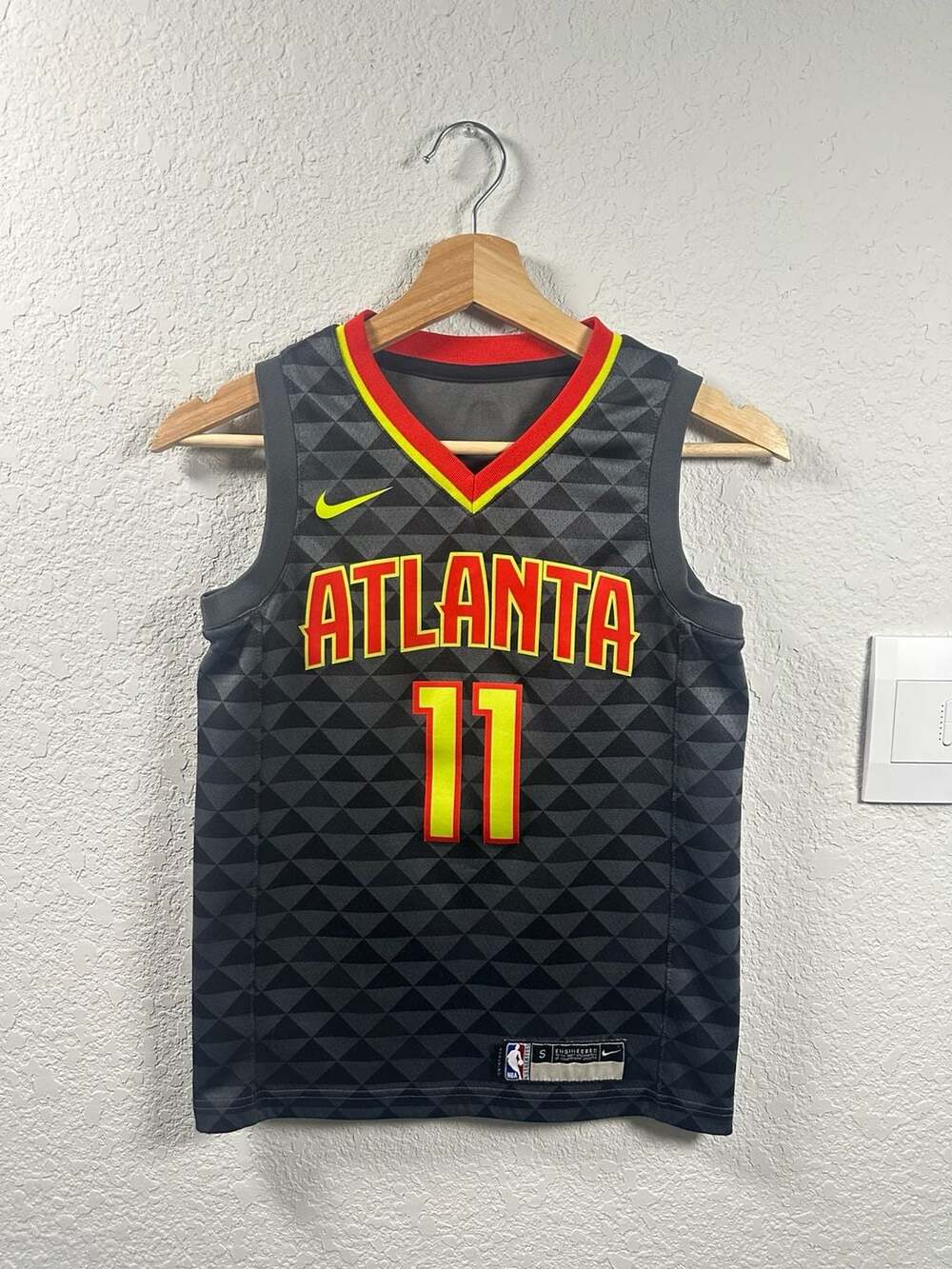 Boys Nike Atlanta Hawks Trae Young 11 Jersey Size S Black